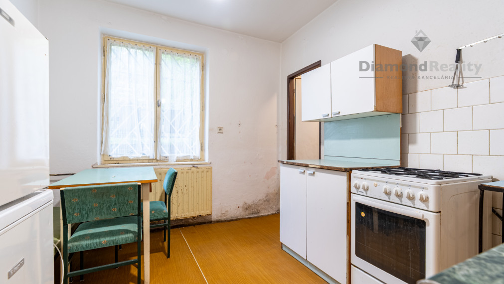 NA PREDAJ 6 IZBOVÝ RODINNÝ DOM S DVOMI BYTOVÝMI JEDNOTKAMI | PODHRADOVÁ | UL. VIHORLATSKÁ