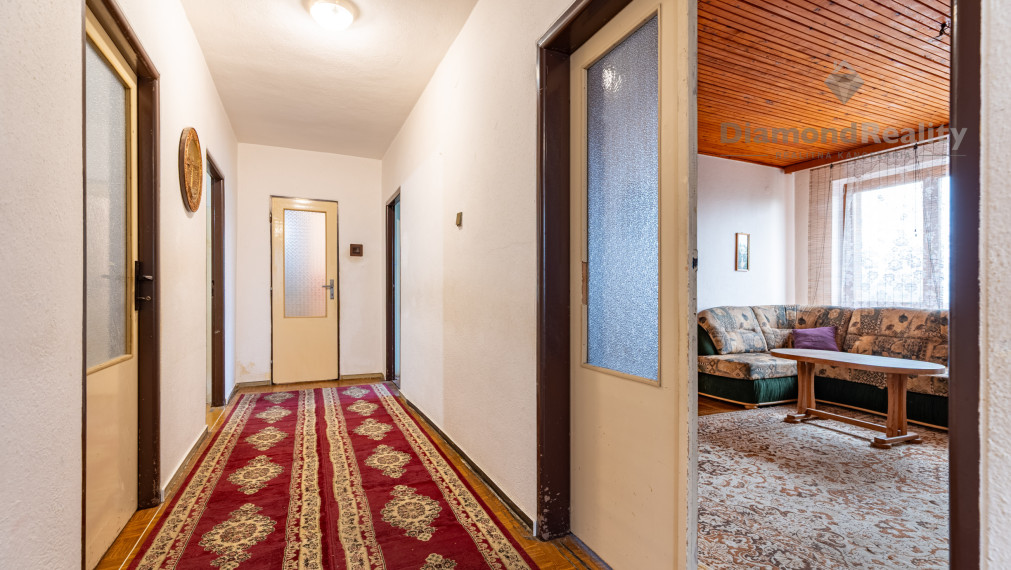 NA PREDAJ 6 IZBOVÝ RODINNÝ DOM S DVOMI BYTOVÝMI JEDNOTKAMI | PODHRADOVÁ | UL. VIHORLATSKÁ