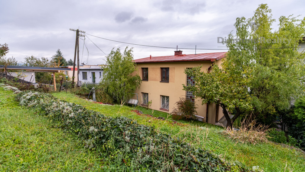 NA PREDAJ 6 IZBOVÝ RODINNÝ DOM S DVOMI BYTOVÝMI JEDNOTKAMI | PODHRADOVÁ | UL. VIHORLATSKÁ