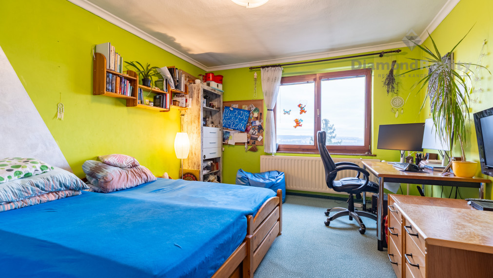 NA PREDAJ 6 IZBOVÝ RODINNÝ DOM S DVOMI BYTOVÝMI JEDNOTKAMI | PODHRADOVÁ | UL. VIHORLATSKÁ