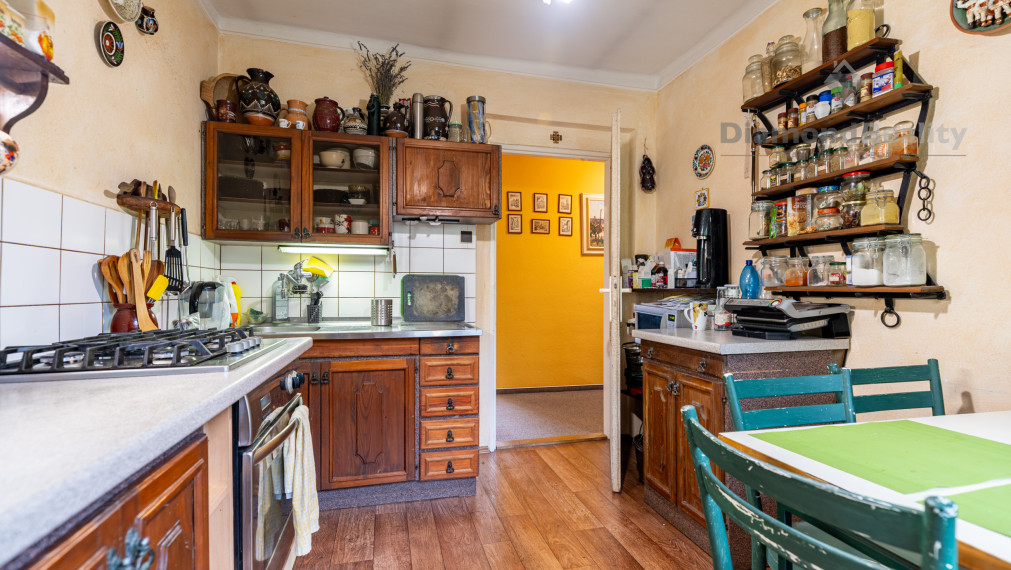 NA PREDAJ 6 IZBOVÝ RODINNÝ DOM S DVOMI BYTOVÝMI JEDNOTKAMI | PODHRADOVÁ | UL. VIHORLATSKÁ