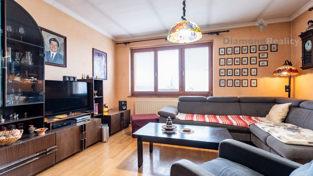 NA PREDAJ 6 IZBOVÝ RODINNÝ DOM S DVOMI BYTOVÝMI JEDNOTKAMI | PODHRADOVÁ | UL. VIHORLATSKÁ