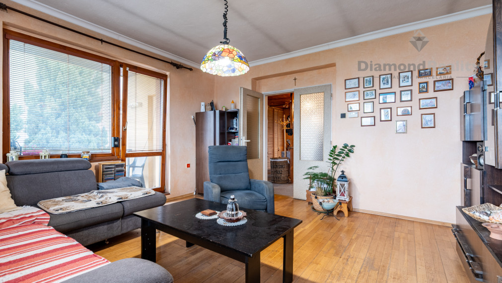 NA PREDAJ 6 IZBOVÝ RODINNÝ DOM S DVOMI BYTOVÝMI JEDNOTKAMI | PODHRADOVÁ | UL. VIHORLATSKÁ