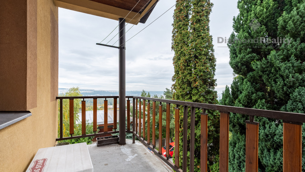 NA PREDAJ 6 IZBOVÝ RODINNÝ DOM S DVOMI BYTOVÝMI JEDNOTKAMI | PODHRADOVÁ | UL. VIHORLATSKÁ