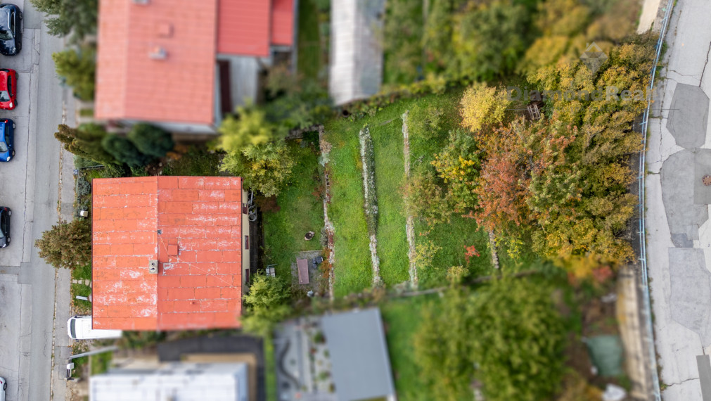 NA PREDAJ 6 IZBOVÝ RODINNÝ DOM S DVOMI BYTOVÝMI JEDNOTKAMI | PODHRADOVÁ | UL. VIHORLATSKÁ