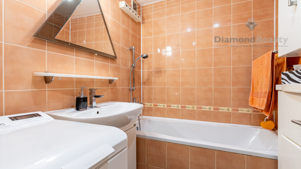 NA PREDAJ 4 IZBOVÝ BYT (79m2 + LOGGIA) S VÝNIMOČNÝM DIZAJNOM | ČÍNSKA UL., SÍDLISKO - ŤAHANOVCE