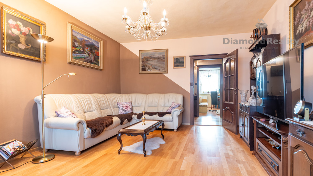 NA PREDAJ 4 IZBOVÝ BYT (79m2 + LOGGIA) S VÝNIMOČNÝM DIZAJNOM | ČÍNSKA UL., SÍDLISKO - ŤAHANOVCE