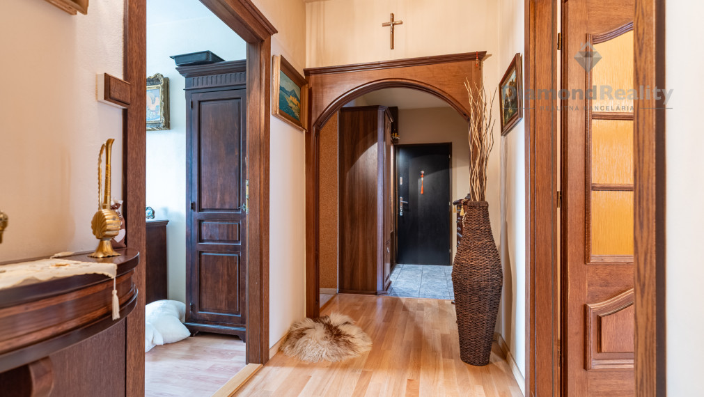 NA PREDAJ 4 IZBOVÝ BYT (79m2 + LOGGIA) S VÝNIMOČNÝM DIZAJNOM | ČÍNSKA UL., SÍDLISKO - ŤAHANOVCE