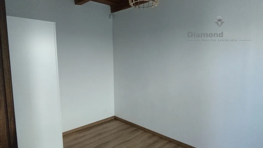 Na prenájom zariadený 2 izbový byt v rod. dome, obec Borovce