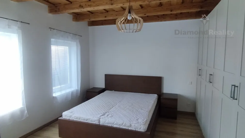 Na prenájom zariadený 2 izbový byt v rod. dome, obec Borovce