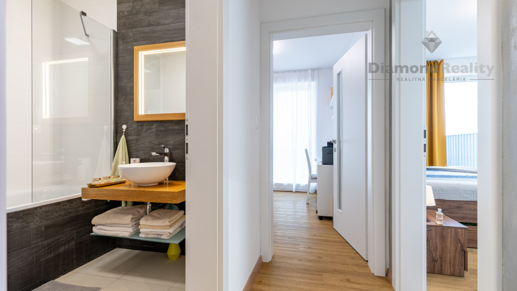 NA PREDAJ MODERNÝ 3-IZBOVÝ BYT S KRÁSNYM VÝHĽADOM | ZELENA STRÁŇ