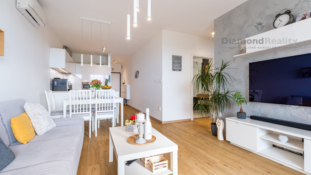 NA PREDAJ MODERNÝ 3-IZBOVÝ BYT S KRÁSNYM VÝHĽADOM | ZELENA STRÁŇ