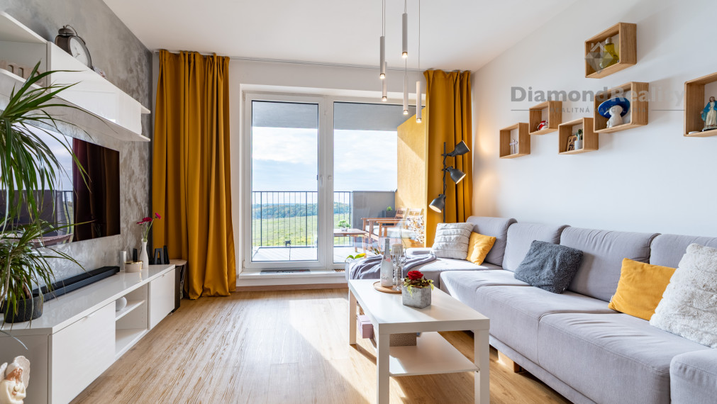 ZNÍŽENÁ CENA - NA PREDAJ MODERNÝ 3-IZBOVÝ BYT S KRÁSNYM VÝHĽADOM | ZELENA STRÁŇ