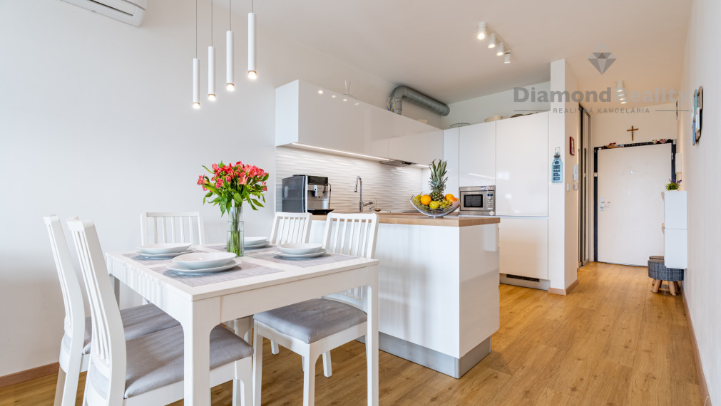 NA PREDAJ MODERNÝ 3-IZBOVÝ BYT S KRÁSNYM VÝHĽADOM | ZELENA STRÁŇ