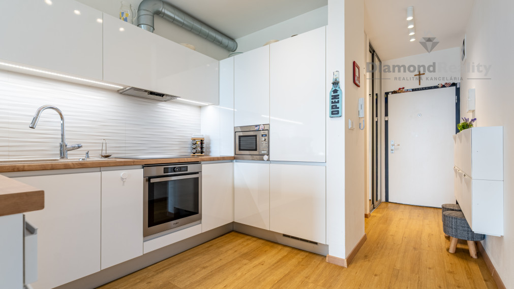 NA PREDAJ MODERNÝ 3-IZBOVÝ BYT S KRÁSNYM VÝHĽADOM | ZELENA STRÁŇ