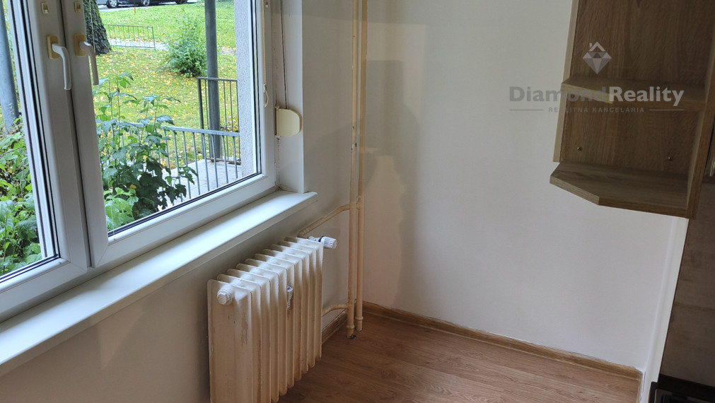 Ponúkame na predaj 2-izbový byt na ulici Rožňavská, KE-Západ