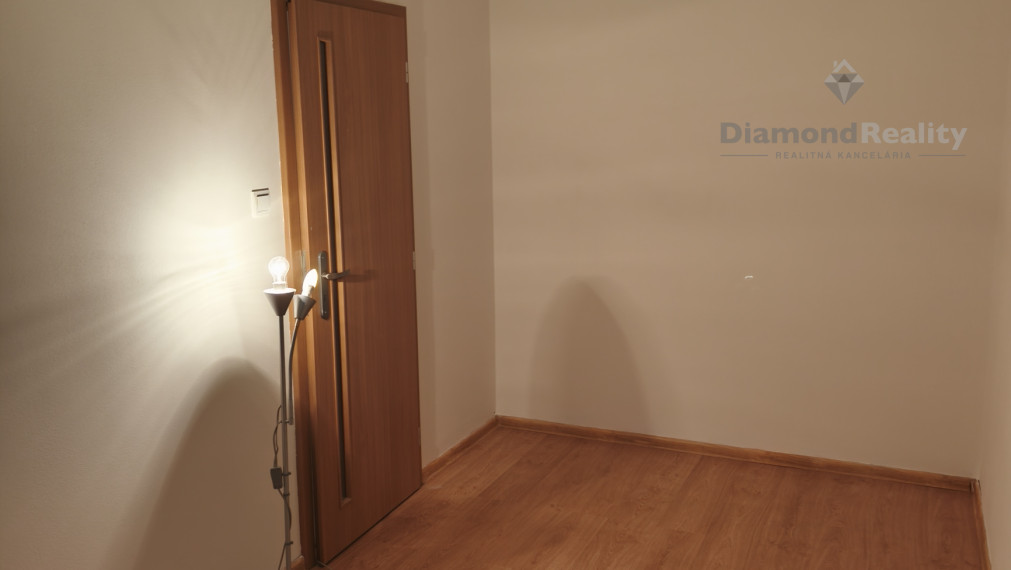 Ponúkame na predaj 2-izbový byt na ulici Rožňavská, KE-Západ