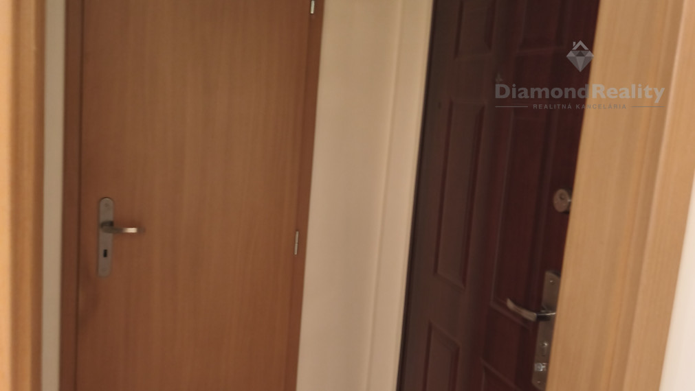 Ponúkame na predaj 2-izbový byt na ulici Rožňavská, KE-Západ