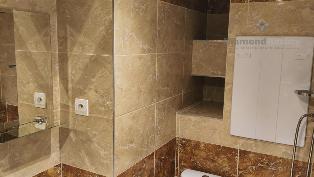 Ponúkame na predaj 2-izbový byt na ulici Rožňavská, KE-Západ