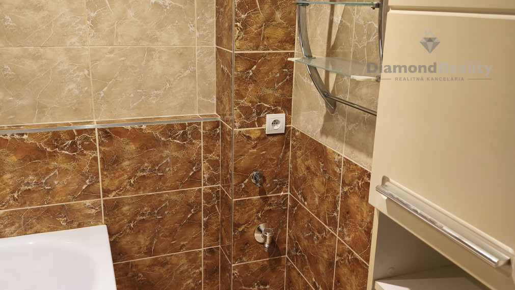 Ponúkame na predaj 2-izbový byt na ulici Rožňavská, KE-Západ