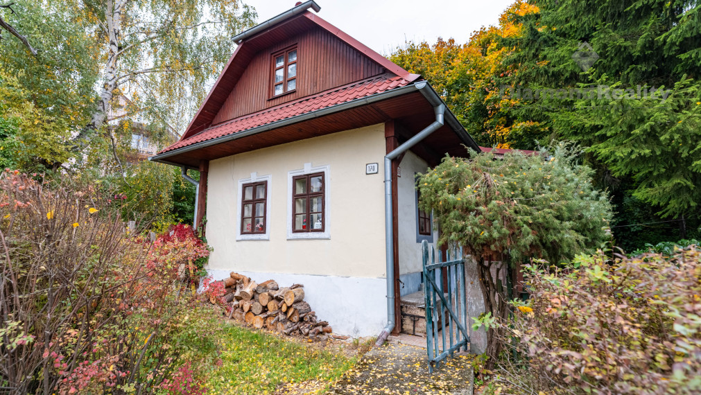 REZERVOVANÝ 200 ROČNÝ RODINNÝ DOM V MESTE VRANOV NAD TOPĽOU