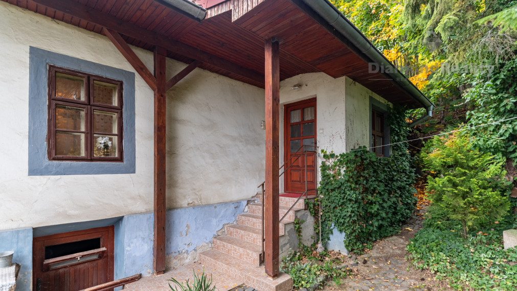 REZERVOVANÝ 200 ROČNÝ RODINNÝ DOM V MESTE VRANOV NAD TOPĽOU