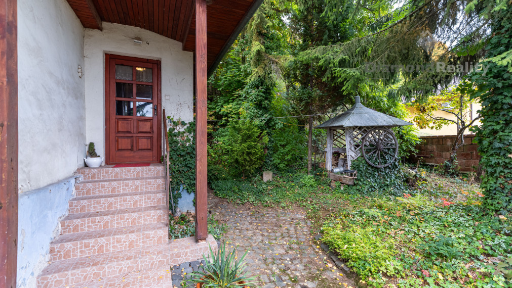 REZERVOVANÝ 200 ROČNÝ RODINNÝ DOM V MESTE VRANOV NAD TOPĽOU