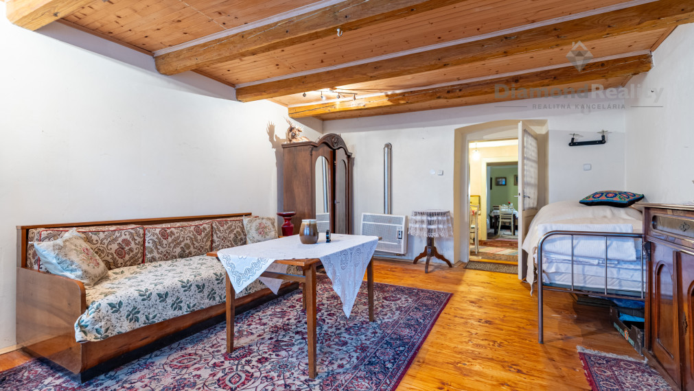 REZERVOVANÝ 200 ROČNÝ RODINNÝ DOM V MESTE VRANOV NAD TOPĽOU