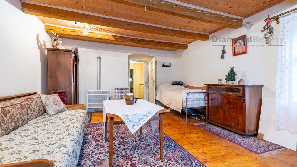 REZERVOVANÝ 200 ROČNÝ RODINNÝ DOM V MESTE VRANOV NAD TOPĽOU