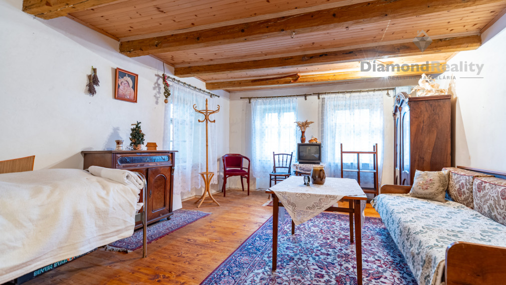 REZERVOVANÝ 200 ROČNÝ RODINNÝ DOM V MESTE VRANOV NAD TOPĽOU