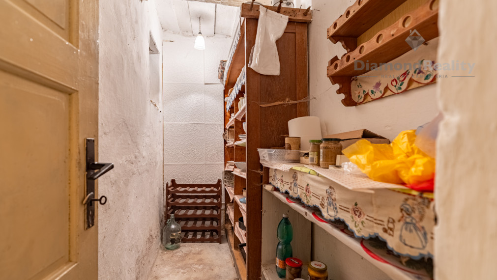 REZERVOVANÝ 200 ROČNÝ RODINNÝ DOM V MESTE VRANOV NAD TOPĽOU