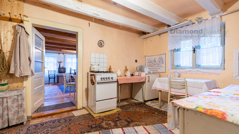 REZERVOVANÝ 200 ROČNÝ RODINNÝ DOM V MESTE VRANOV NAD TOPĽOU