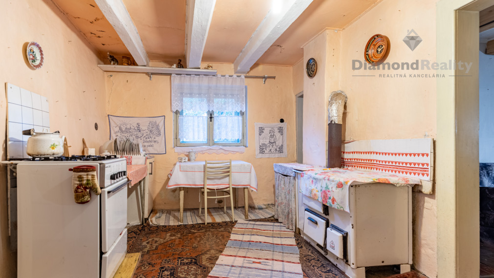 REZERVOVANÝ 200 ROČNÝ RODINNÝ DOM V MESTE VRANOV NAD TOPĽOU