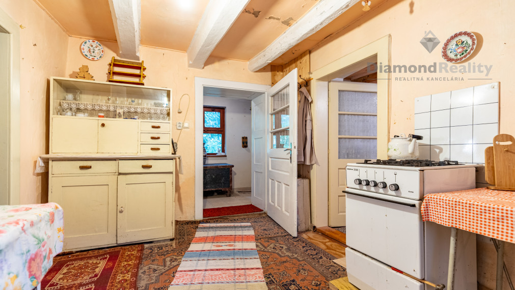 REZERVOVANÝ 200 ROČNÝ RODINNÝ DOM V MESTE VRANOV NAD TOPĽOU