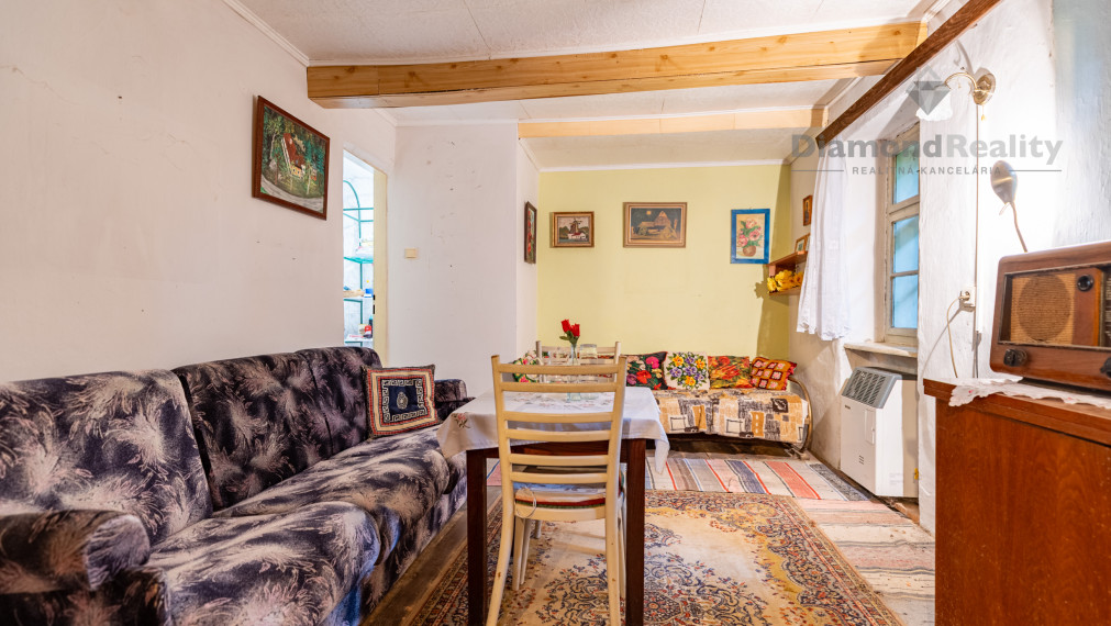 REZERVOVANÝ 200 ROČNÝ RODINNÝ DOM V MESTE VRANOV NAD TOPĽOU