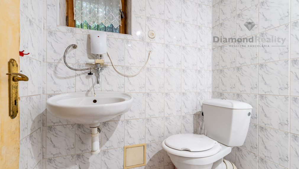 REZERVOVANÝ 200 ROČNÝ RODINNÝ DOM V MESTE VRANOV NAD TOPĽOU