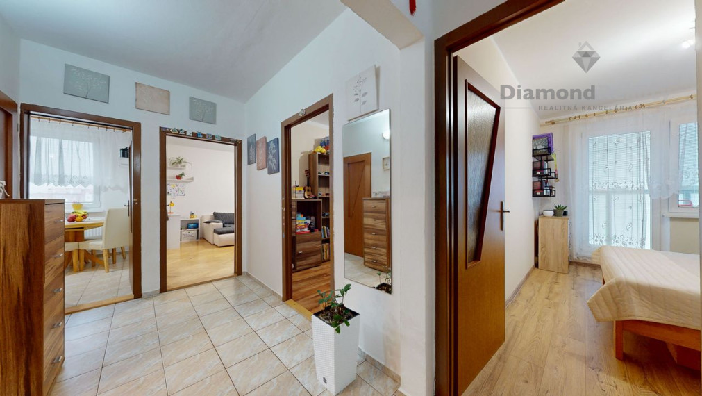 REZERVOVANÉ! Na predaj 3 izbový byt, Maďarská ulica, sídlisko Ťahanovce, Košice