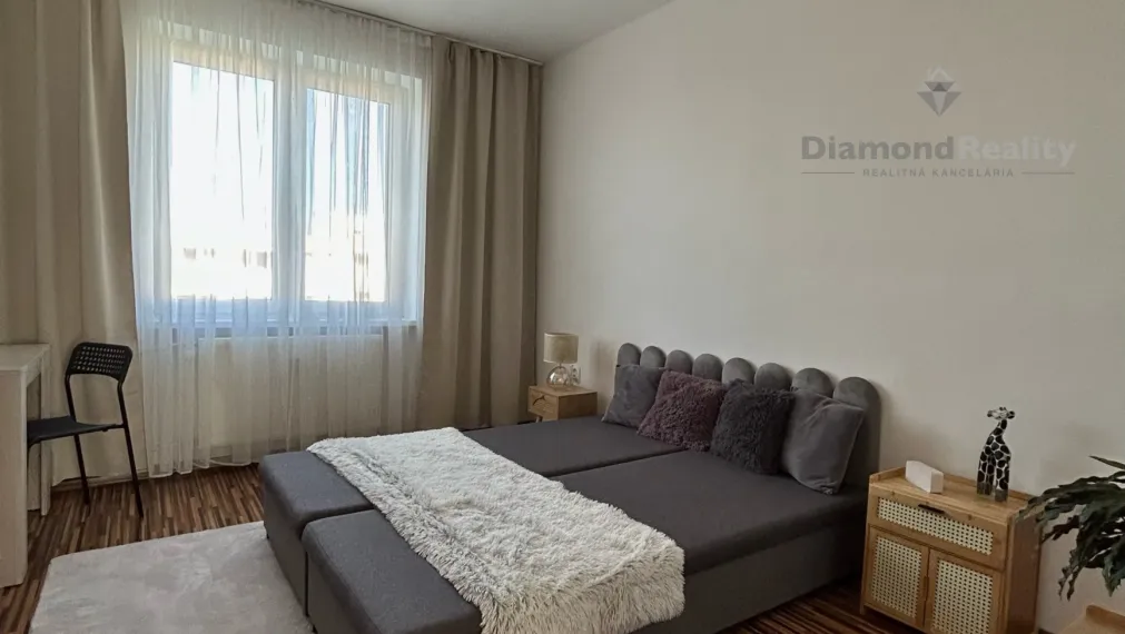 Na prenájom zariadený 2 izbový byt balkón Hospodárska Trnava