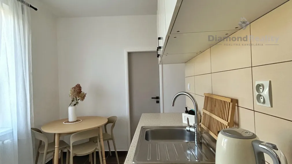 Na prenájom zariadený 2 izbový byt balkón Hospodárska Trnava