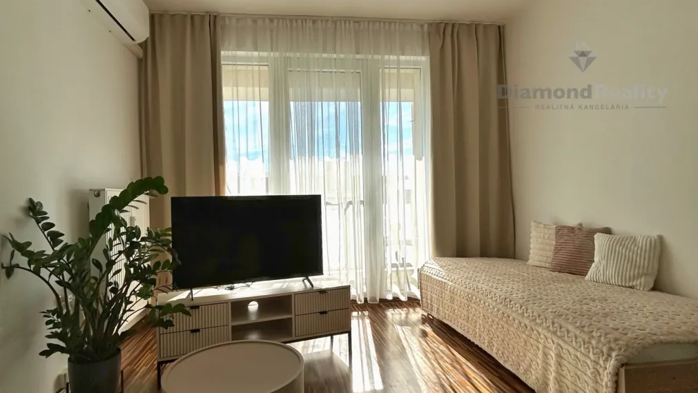 Na prenájom zariadený 2 izbový byt balkón Hospodárska Trnava