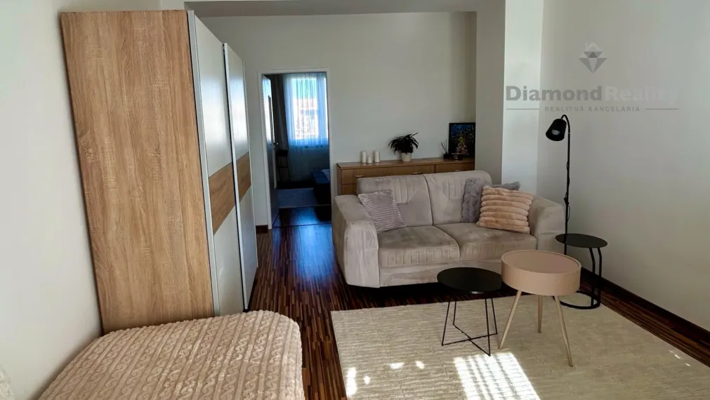 Na prenájom zariadený 2 izbový byt balkón Hospodárska Trnava