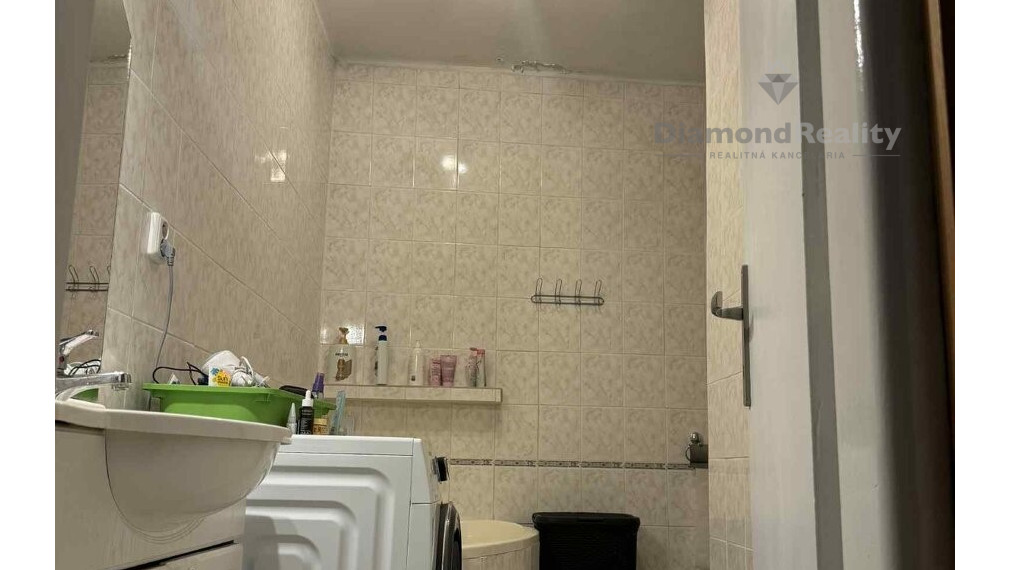 Na prenájom zariadený 3 izbový byt v dome, Slovenský Grob