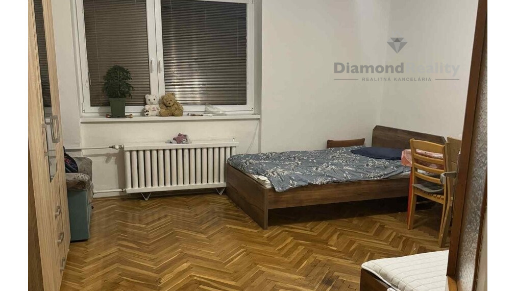 Na prenájom zariadený 3 izbový byt v dome, Slovenský Grob