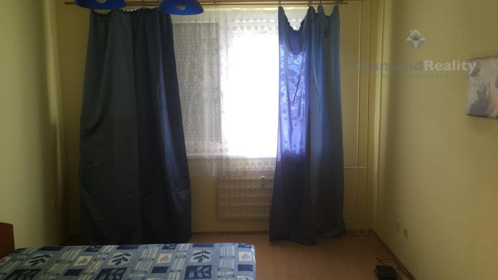 Na prenájom veľký 2 izbový byt Nitra - Čermáň, skvelá lokalita