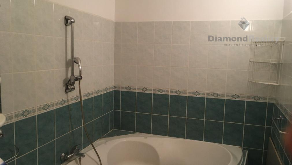 Na prenájom veľký 2 izbový byt Nitra - Čermáň, skvelá lokalita