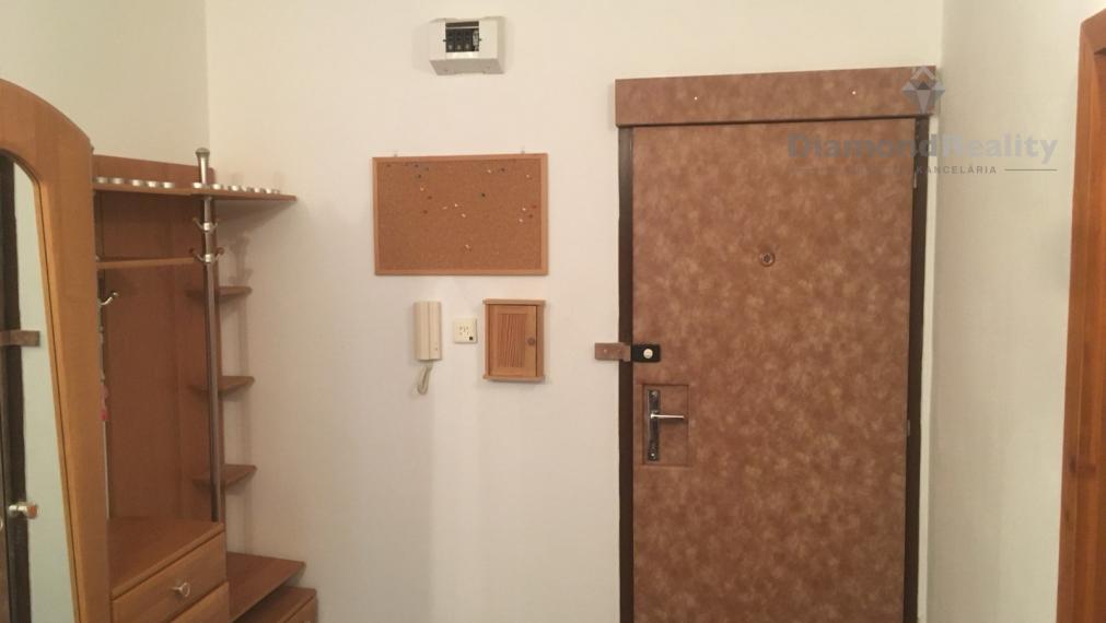 Na prenájom veľký 2 izbový byt Nitra - Čermáň, skvelá lokalita