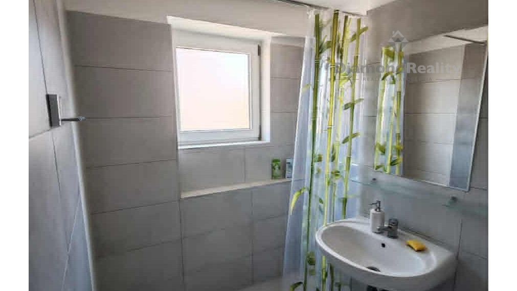 Na prenájom moderný 2 izbový byt, Czambelová ulica v centre Košíc.