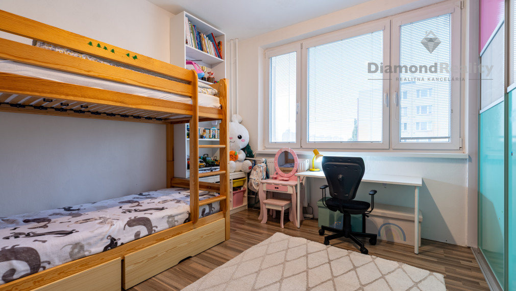 NA PREDAJ KRÁSNY 3 IZBOVÝ BYT S VÝHĽADOM NA MESTO | 64m2 + LOGGIA | POVSTANIA ČESKÉHO ĽUDU - DARGOVSKÝCH HRDINOV