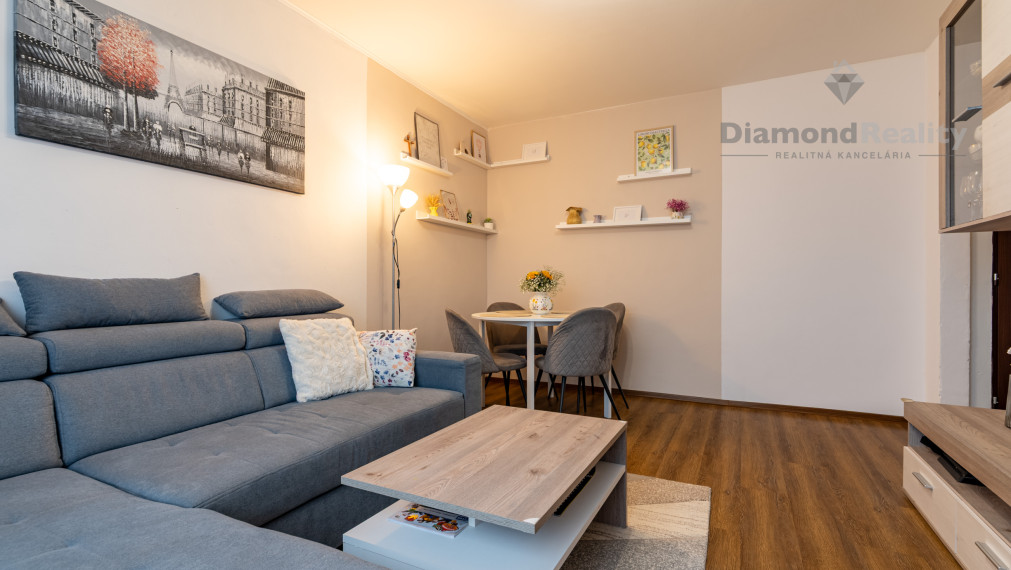 NA PREDAJ KRÁSNY 3 IZBOVÝ BYT S VÝHĽADOM NA MESTO | 64m2 + LOGGIA | POVSTANIA ČESKÉHO ĽUDU - DARGOVSKÝCH HRDINOV