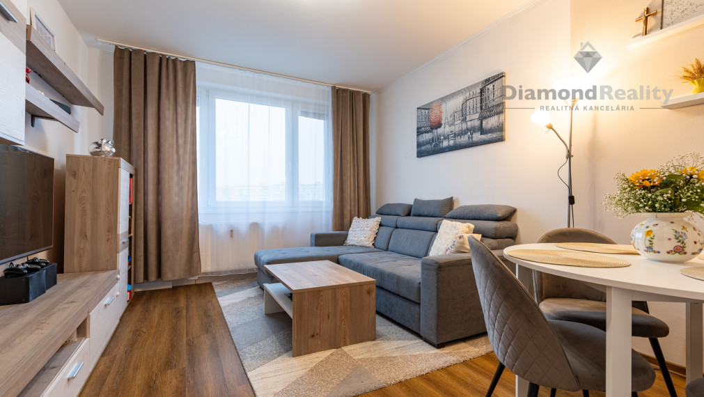 NA PREDAJ KRÁSNY 3 IZBOVÝ BYT S VÝHĽADOM NA MESTO | 64m2 + LOGGIA | POVSTANIA ČESKÉHO ĽUDU - DARGOVSKÝCH HRDINOV